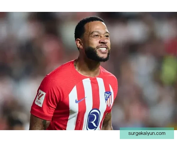 德佩在近期比赛中状态回暖,表现逐渐趋于稳定。 德佩在近期比赛中状态回暖,表现逐渐趋于稳定。